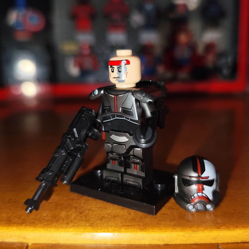 Hunter figure from Star Wars The Bad Batch like new, with accessories