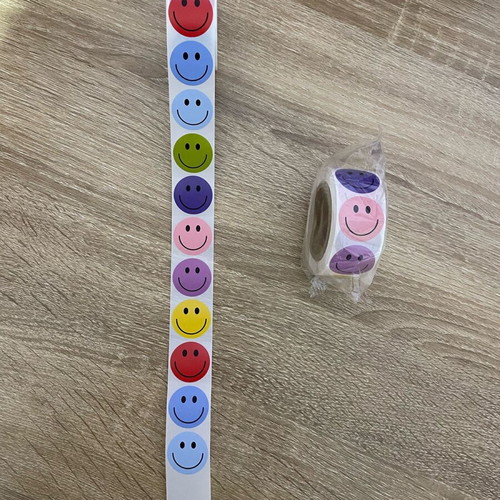 Stickers new, 500 on a roll