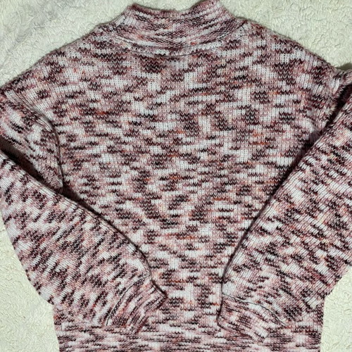 Cropped knit sweater used, pink and red tones
