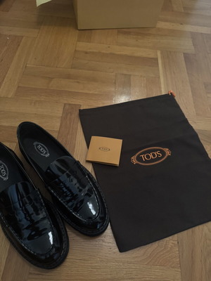 Tod's leather loafers size 40.5 like new, black patent leather