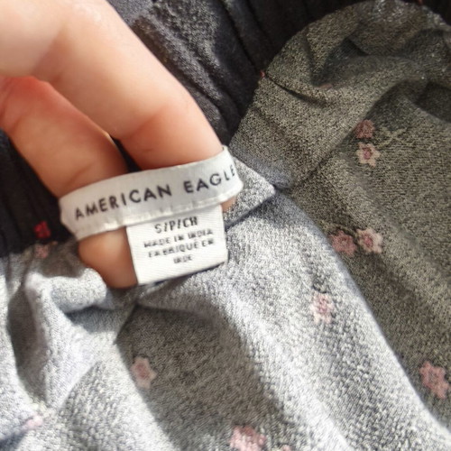 Long skirt with flowers American Eagle like new, black multicolor, size S