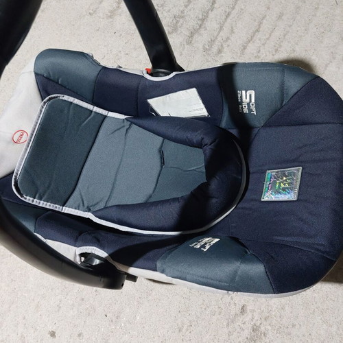 Baby car seat like new for newborn transport
