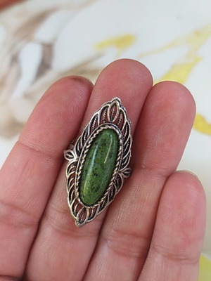 Women's ring new with green stone