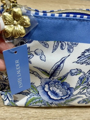 Estée Lauder νεσεσέρ καινούργιο με ετικέτες, μπλε-λευκό floral σχέδιο