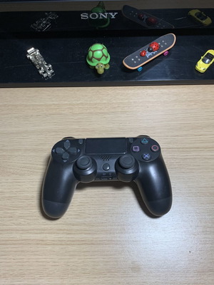 PlayStation 4 χειριστήριο μεταχειρισμένο, σε άριστη κατάσταση