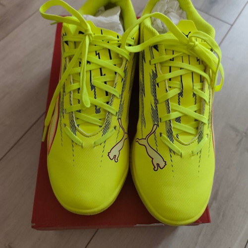 Ultra 6 Play It Football Boots Puma unisex size 38 like new, yellow