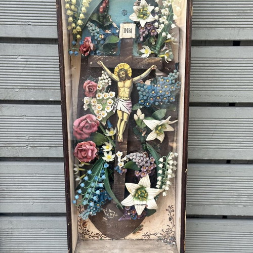 Vintage religious diorama "Εἰς Σὲ Ἐλπίζω" with crucifix in wooden display case used