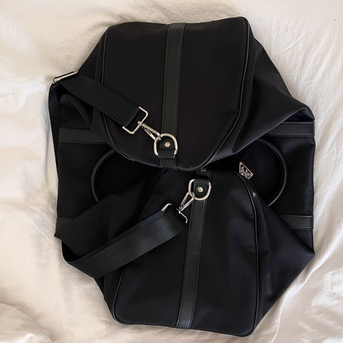 Large black nylon travel bag like new with detachable shoulder strap