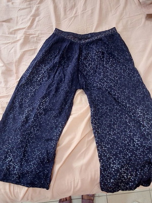 Boho pants with elastic waist used, blue with small flowers