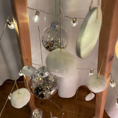 Hanging concrete Christmas ornaments like new, pack of 10