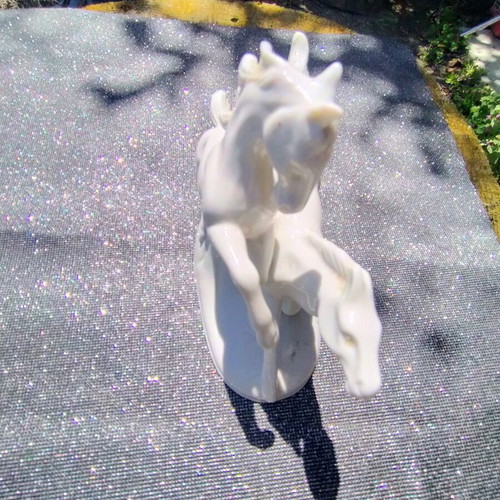 Horse figurine like new, white