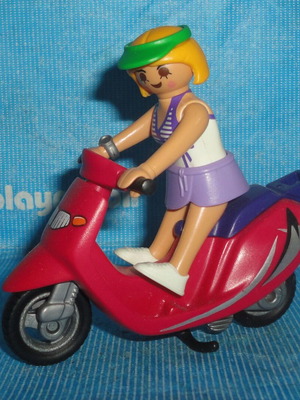 Playmobil 9084 Special Plus Beachgoer με σκούτερ σαν καινούργιο