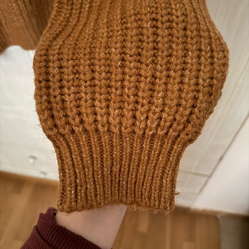 Stradivarius women's turtleneck sweater brown mustard like new