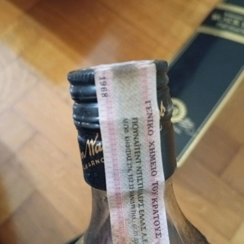 Johnnie Walker Black Label whisky old bottling sealed collectible