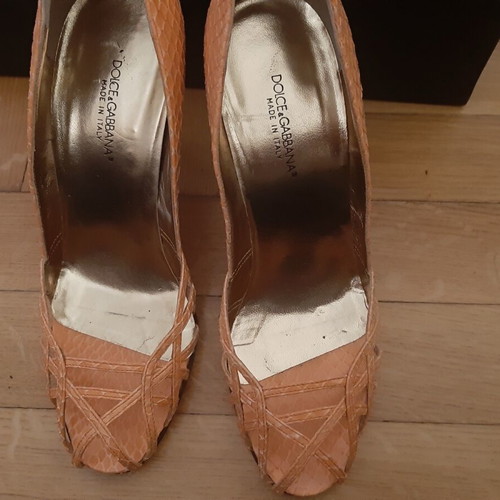 Dolce & Gabbana strappy high heels in peach leather like new size 36