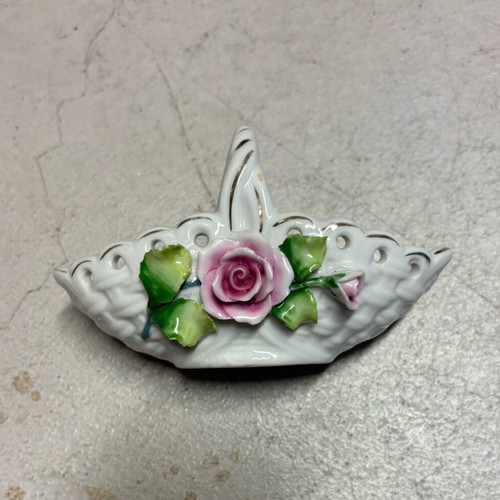 Small decorative porcelain basket like new