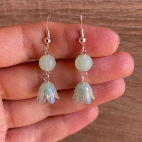 Handmade earrings green with flower and silver details