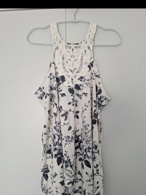 H&M floral shirt like new, size M, black and white