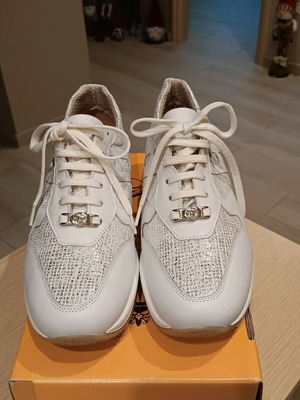 Toutounis sneakers white with silver details new, size 39