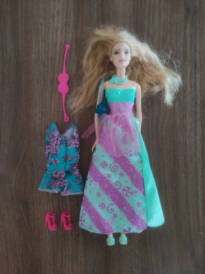 Barbie doll with extra clothes and accessories, like new, Mattel