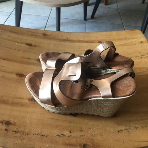 Women Leather Platform Sandals like new, beige, size 40