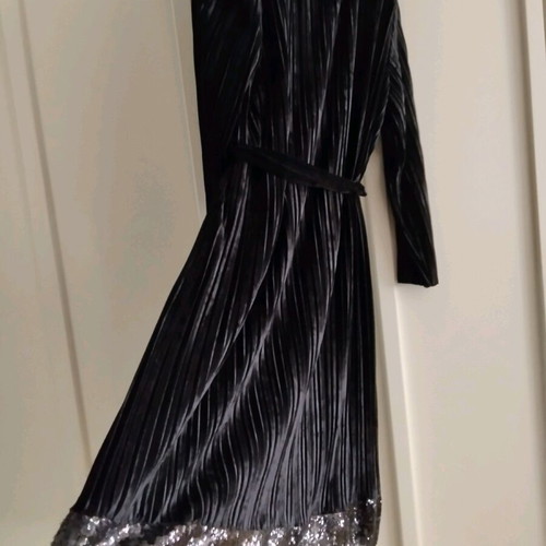 Benetton dress black velvet new, size L