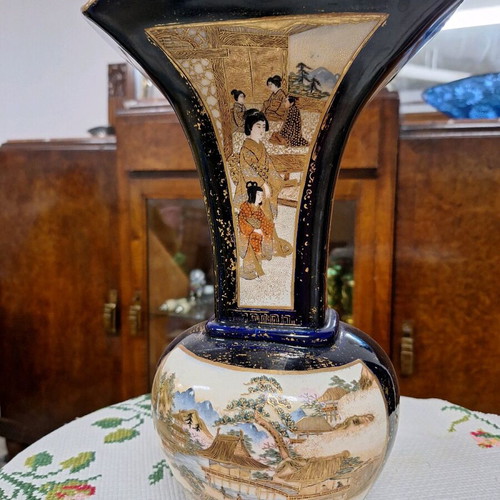 Japanese vase like new, antique with rare design and handmade details