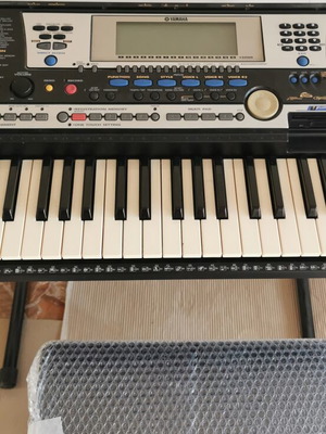 Yamaha αρμόνιο σαν καινούργιο με σκαμπό και θήκη