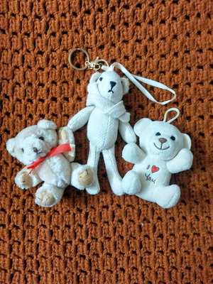 Set of 3 teddy bears like new, knitted keychain and hanging toys