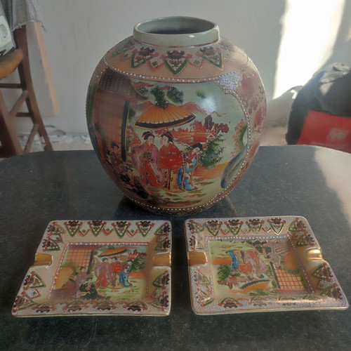 Vintage Satsuma set with large vase and 2 ashtrays used