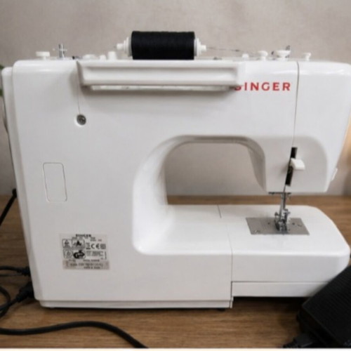 Singer II sewing machine new, ideal for home use