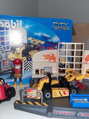 Playmobil City Action 6869 set like new with 2 cars and figures