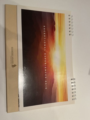 Singapore Airlines desk calendar 2016 like new