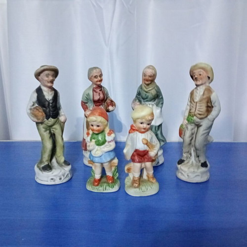 Porcelain decorative figurines like new, set