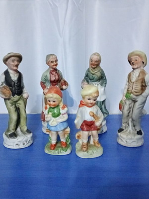 Porcelain decorative figurines like new, set