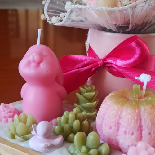 Wax treats new, handmade scented candles