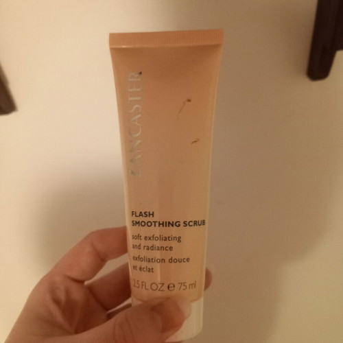 Face scrub Lancaster new, flash smoothing formula