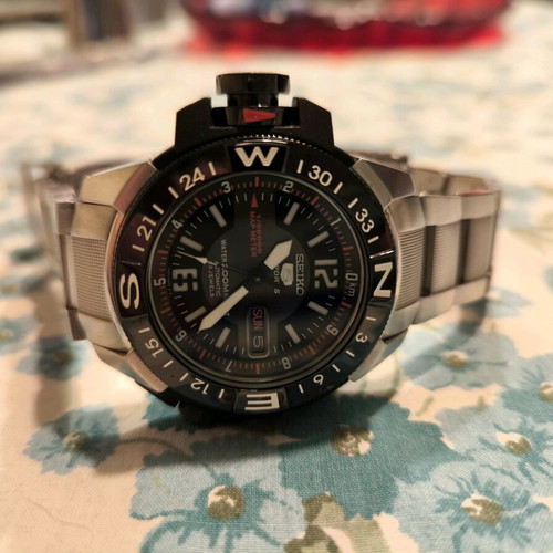 Seiko 5 Sport SKZ229K1 automatic men's watch like new
