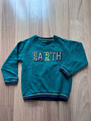 Mayoral sweatshirt with embroidery like new, size 110 cm
