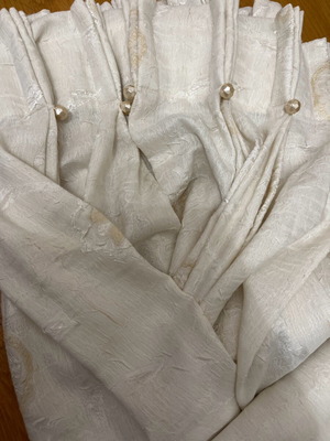 Blackout curtain like new, off-white with beige flowers