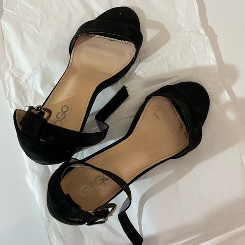 GoGo suede black sandal with thick heel like new
