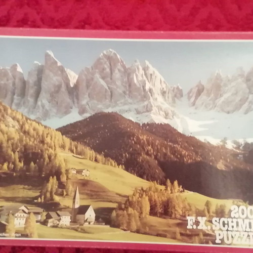 Puzzle 2000 pieces new with snowy mountain landscape and houses