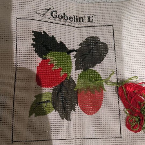 Embroidery new and unfinished, pack of 8 pieces