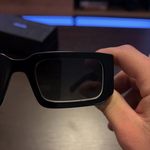 Prada sunglasses like new, black