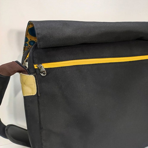 70SUP Retro Crossbody Laptop Bag new