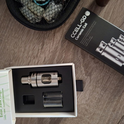 iStick Pico vaping kit used with Melo 3, Mini Tank Mega, extra battery