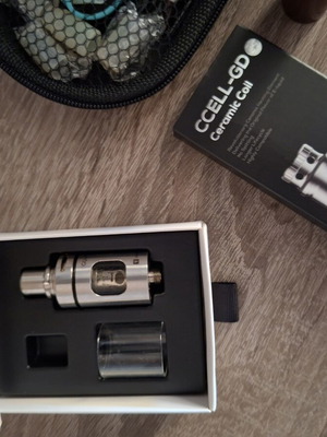 iStick Pico vaping kit used with Melo 3, Mini Tank Mega, extra battery