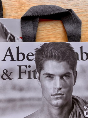 ABERCROMBIE & FITCH 4 Συλλεκτικές Χάρτινες Τσάντες Καμπάνιας 2010 - 4 Vintage Collectible Thick Paper Gift Bags with Cloth Handles, Campaign Collection 2010 by Bruce Weber