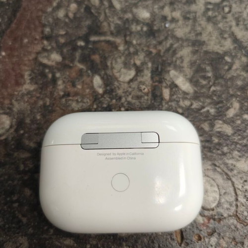 Apple AirPods 1 Pro earbuds