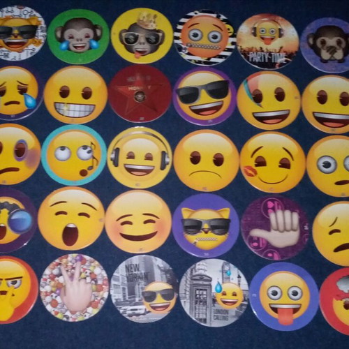 Τάπες Emoji Chipicao μεταχειρισμένες, σετ 50 τεμαχίων με 3 μεταλλικές